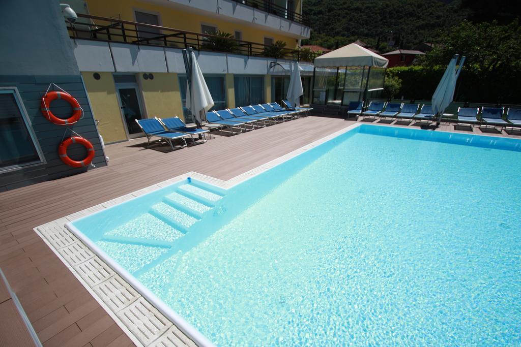 Hotel Miorelli Torbole Sul Garda Exteriör bild