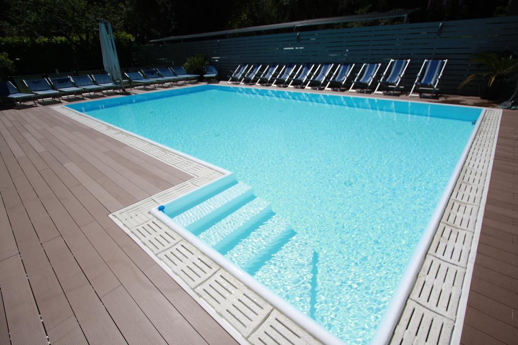 Hotel Miorelli Torbole Sul Garda Exteriör bild