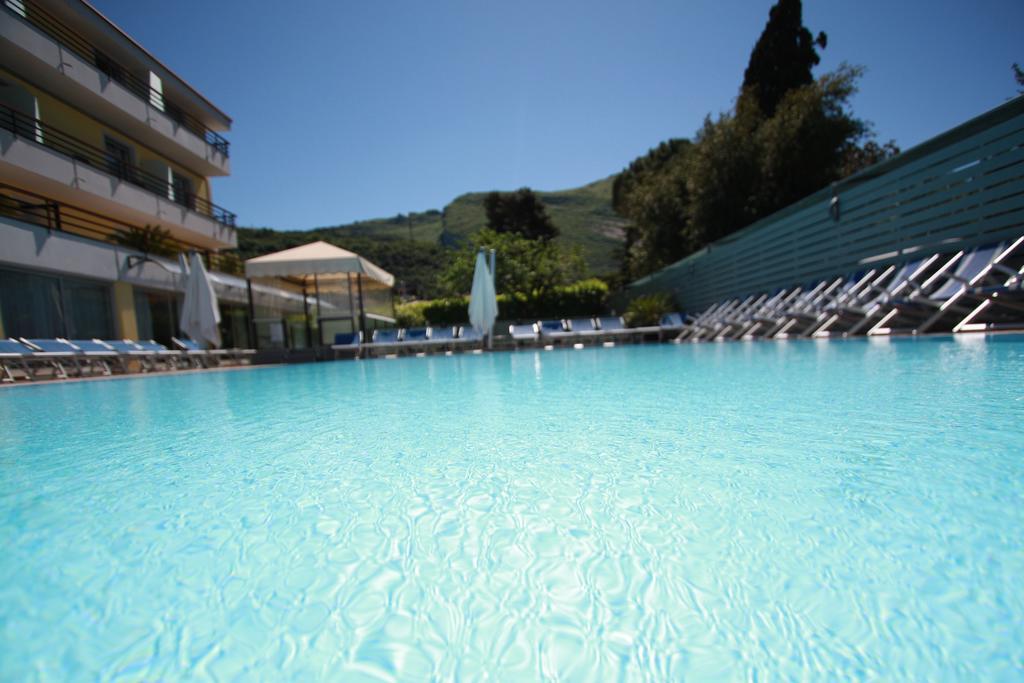 Hotel Miorelli Torbole Sul Garda Exteriör bild