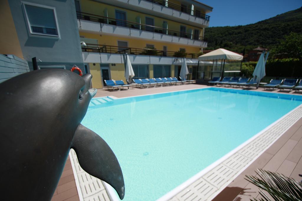 Hotel Miorelli Torbole Sul Garda Exteriör bild