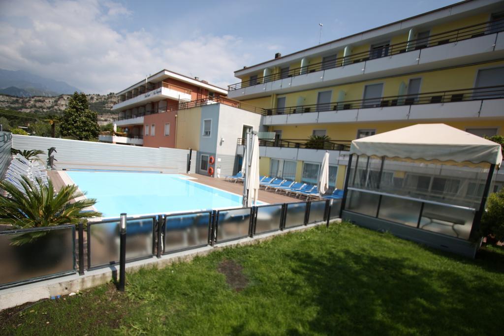 Hotel Miorelli Torbole Sul Garda Exteriör bild