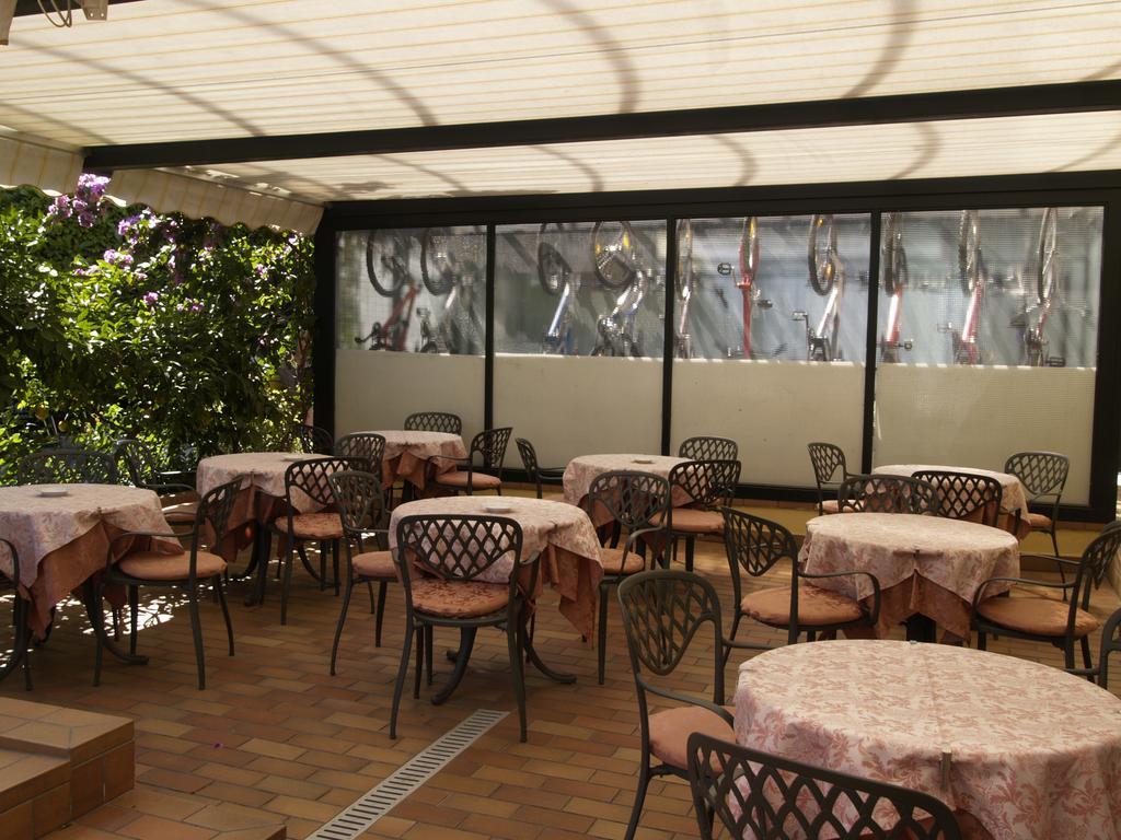 Hotel Miorelli Torbole Sul Garda Exteriör bild