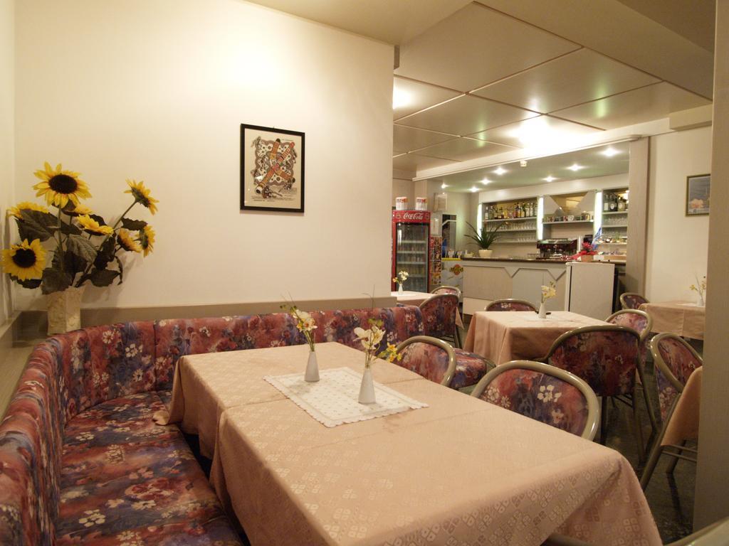 Hotel Miorelli Torbole Sul Garda Exteriör bild