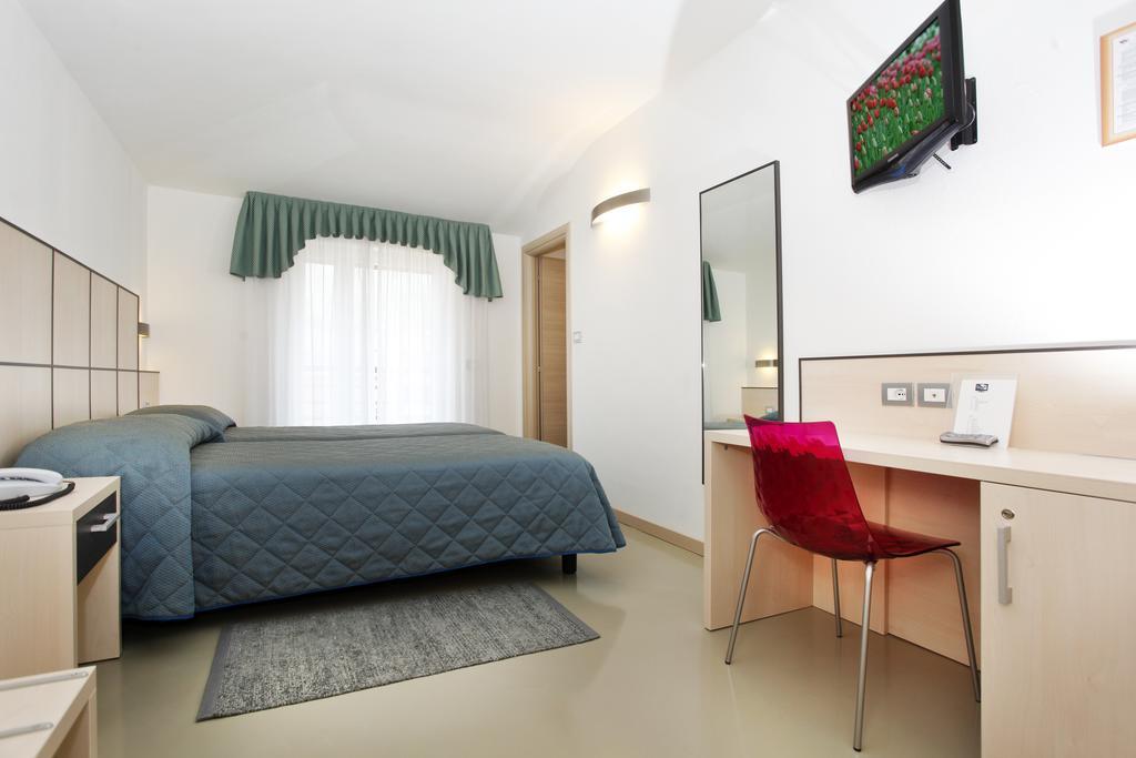 Hotel Miorelli Torbole Sul Garda Exteriör bild