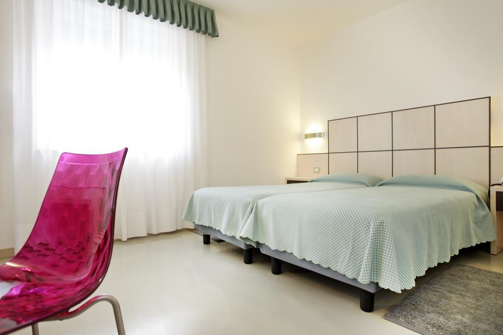 Hotel Miorelli Torbole Sul Garda Exteriör bild