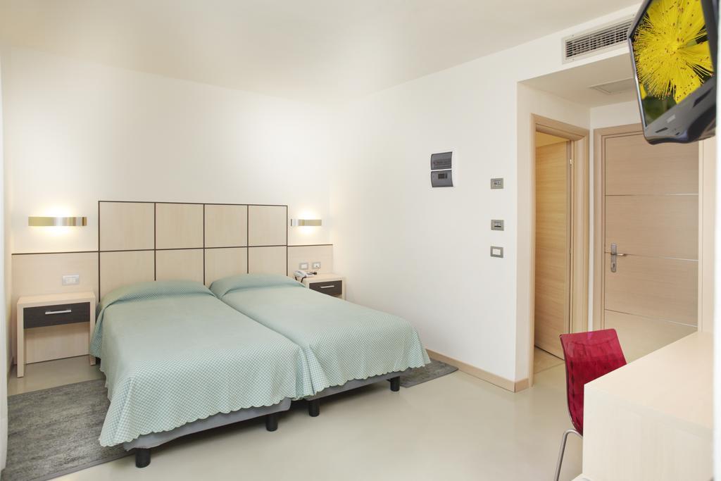 Hotel Miorelli Torbole Sul Garda Exteriör bild
