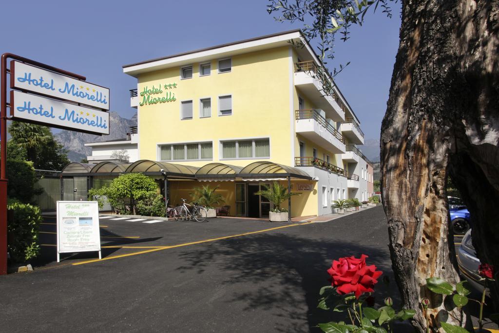 Hotel Miorelli Torbole Sul Garda Exteriör bild