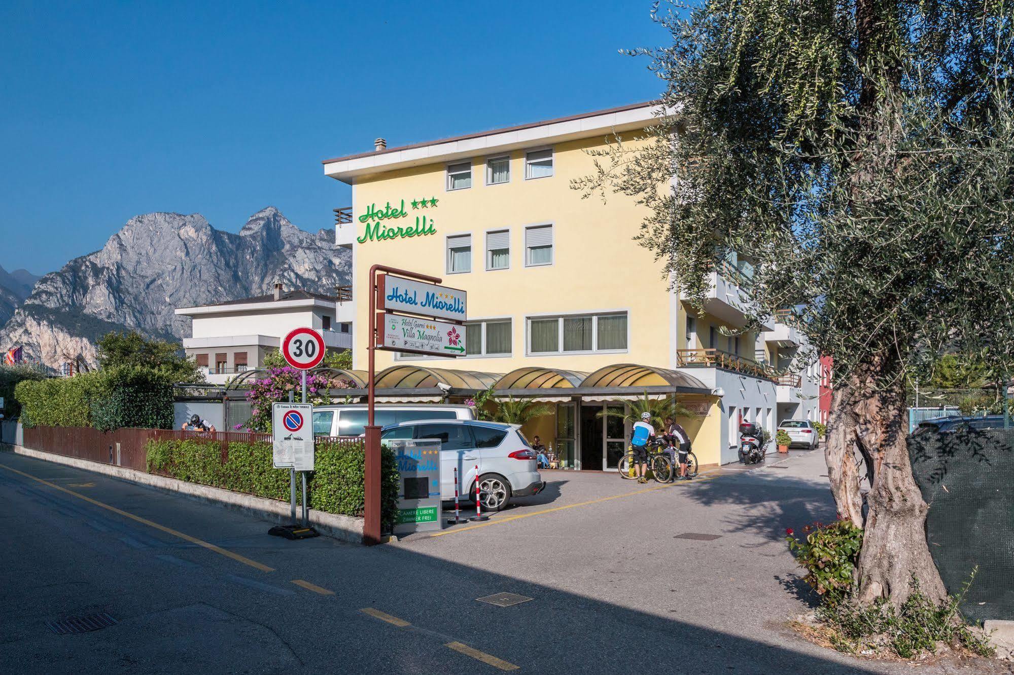 Hotel Miorelli Torbole Sul Garda Exteriör bild