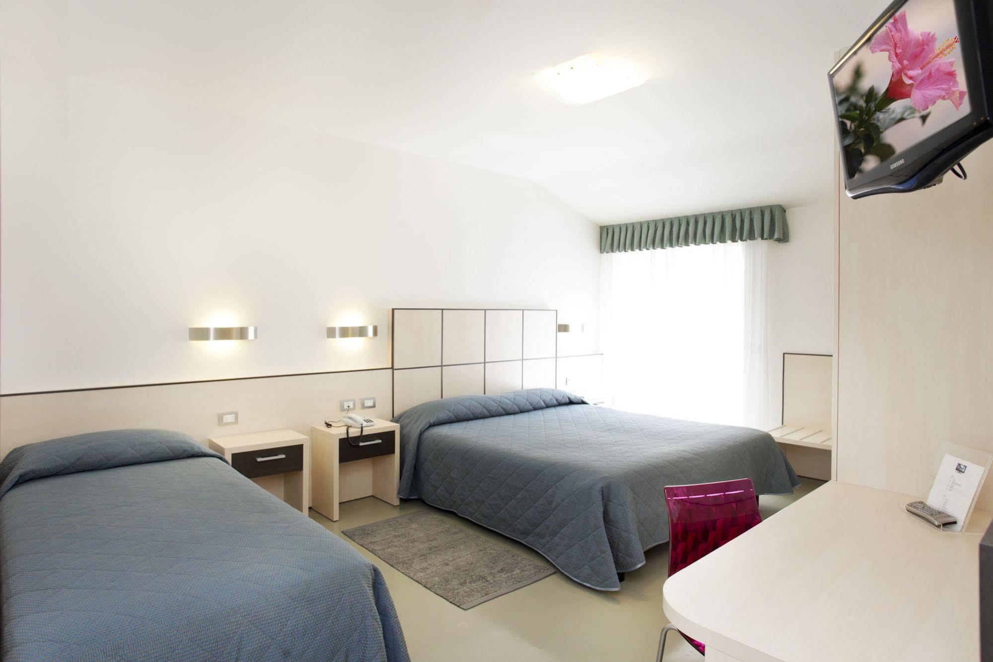Hotel Miorelli Torbole Sul Garda Exteriör bild