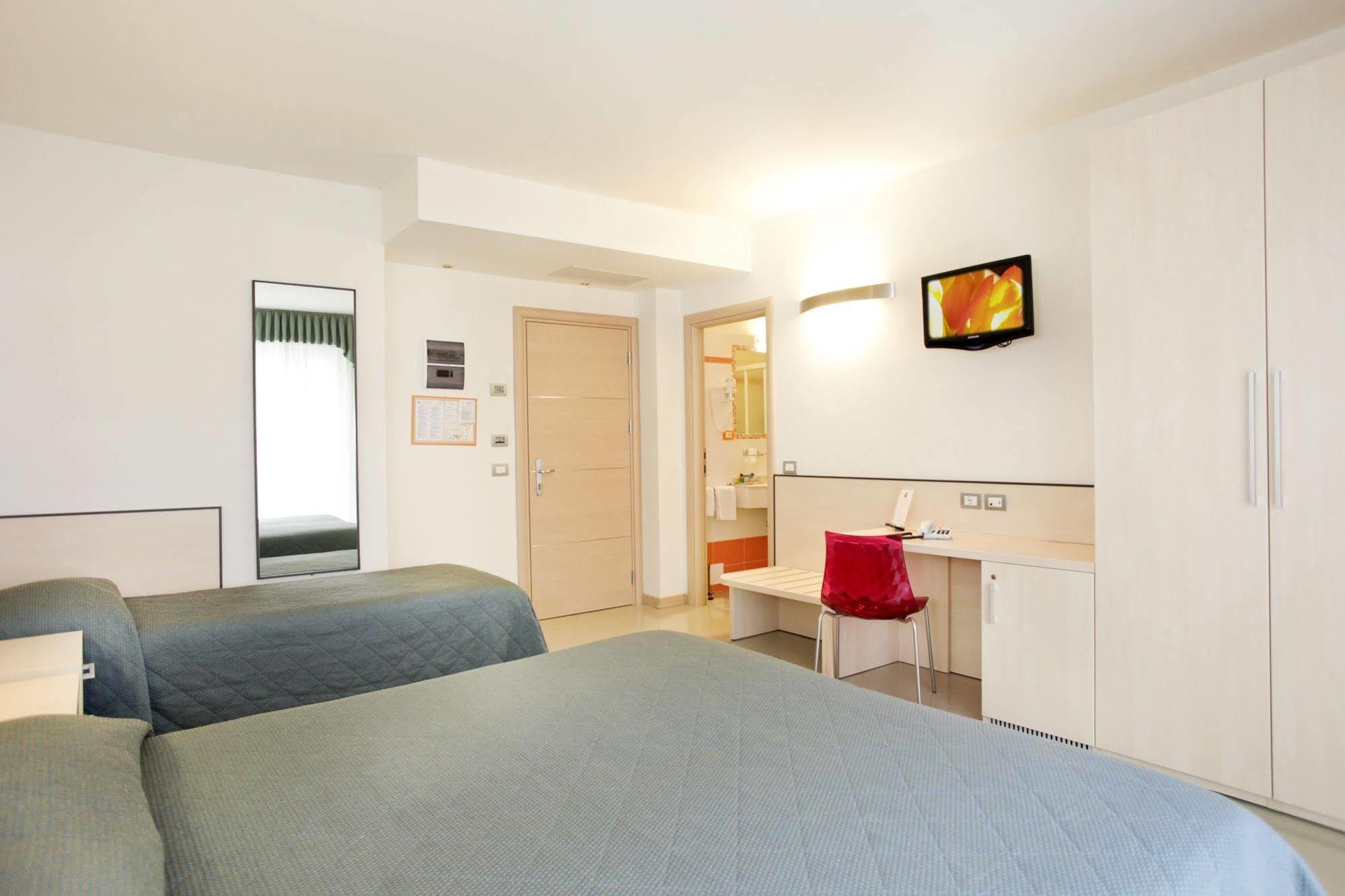 Hotel Miorelli Torbole Sul Garda Exteriör bild