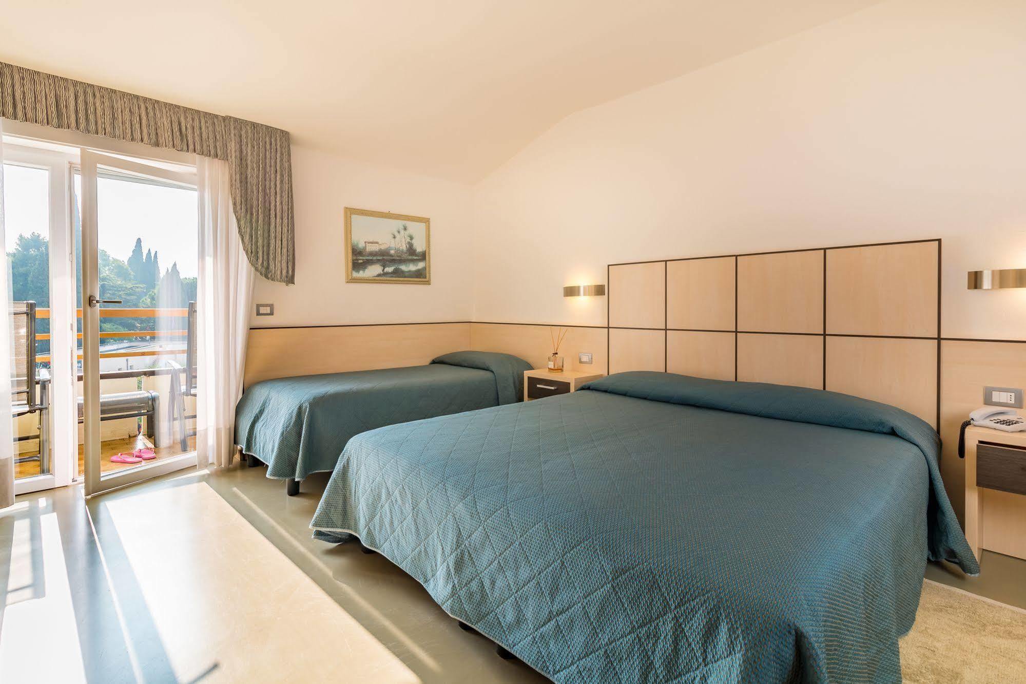 Hotel Miorelli Torbole Sul Garda Exteriör bild