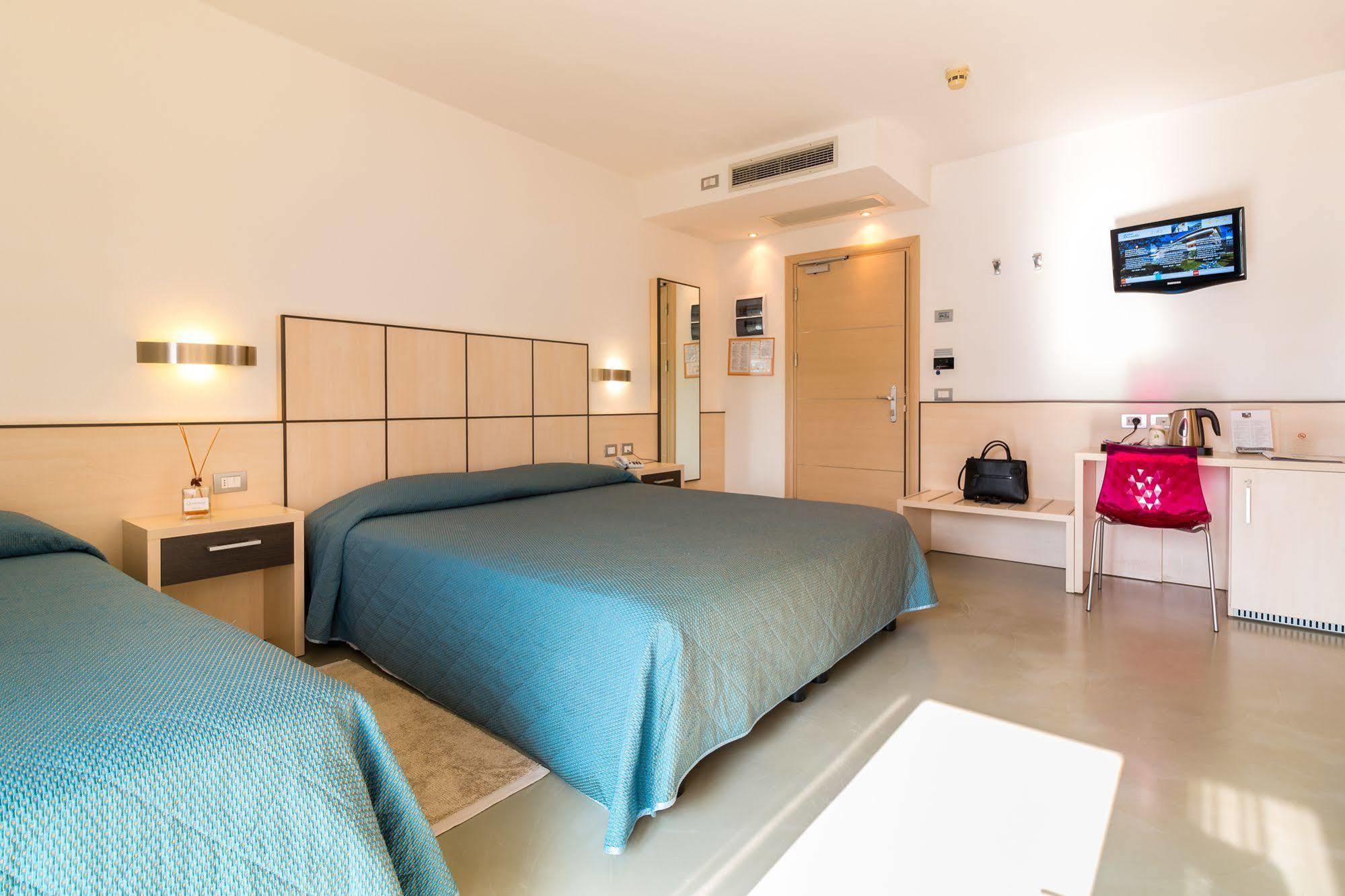Hotel Miorelli Torbole Sul Garda Exteriör bild